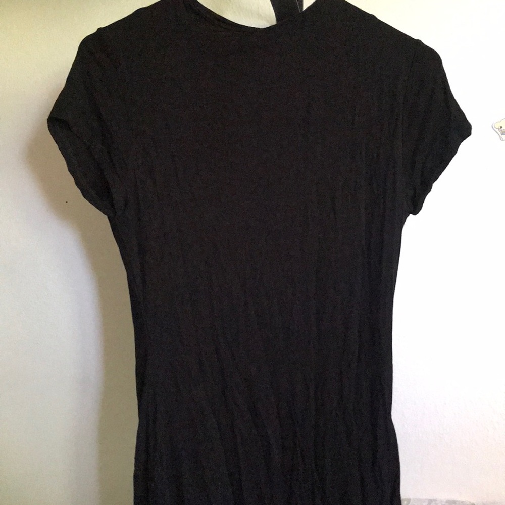 A simple black dress .